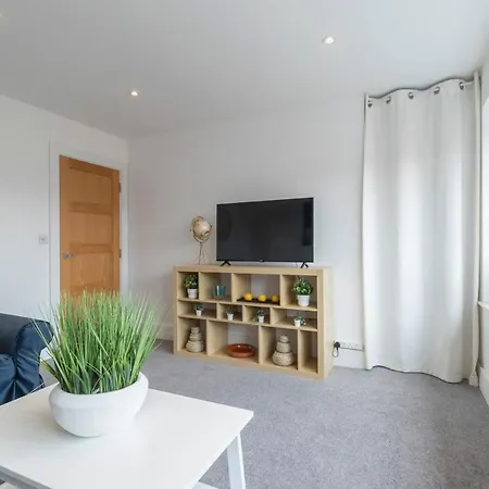 Spacious 3 Bed Home Cheltenham Exterior photo