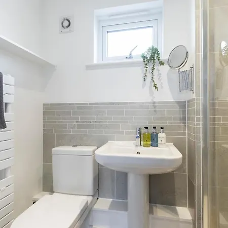 Spacious 3 Bed Home Cheltenham Exterior photo