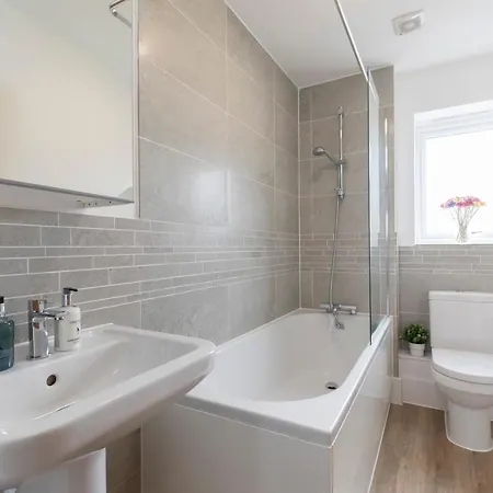Spacious 3 Bed Home Cheltenham Exterior photo