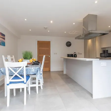Spacious 3 Bed Home Cheltenham Exterior photo